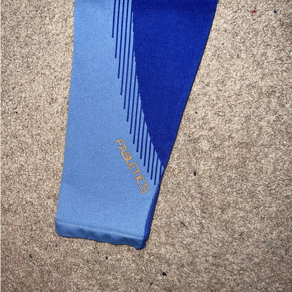 New Fabletics Unstoppable 2 piece seamless fusion outfit blue size M - Picture 5 of 11